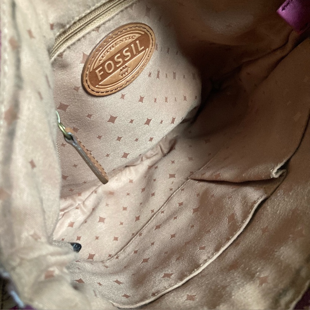 Fossil ‘Explorer’ cow-hide leather crossbody in ‘fuchsia’ - Picture 11 of 15
